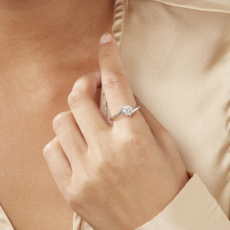 Damen Ring Weißgold 750 synthetischer Diamant 1,02ct Symphonie  - Verlobungsringe Damen | OROVIVO