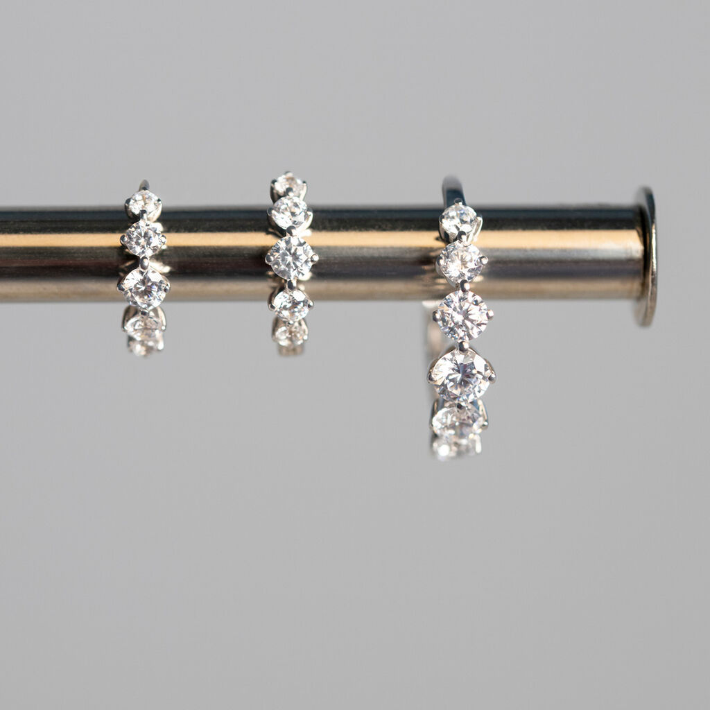 ALICE 2 Damen Creolen Weißgold 375 (9 Karat) Zirkonia Weiß 1,15 ct Barren - Creolen Damen | OROVIVO