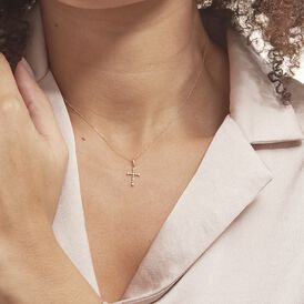 Kreuz Anhänger Gold 375 Zirkonia Daniela - Kreuzanhänger Familie | OROVIVO