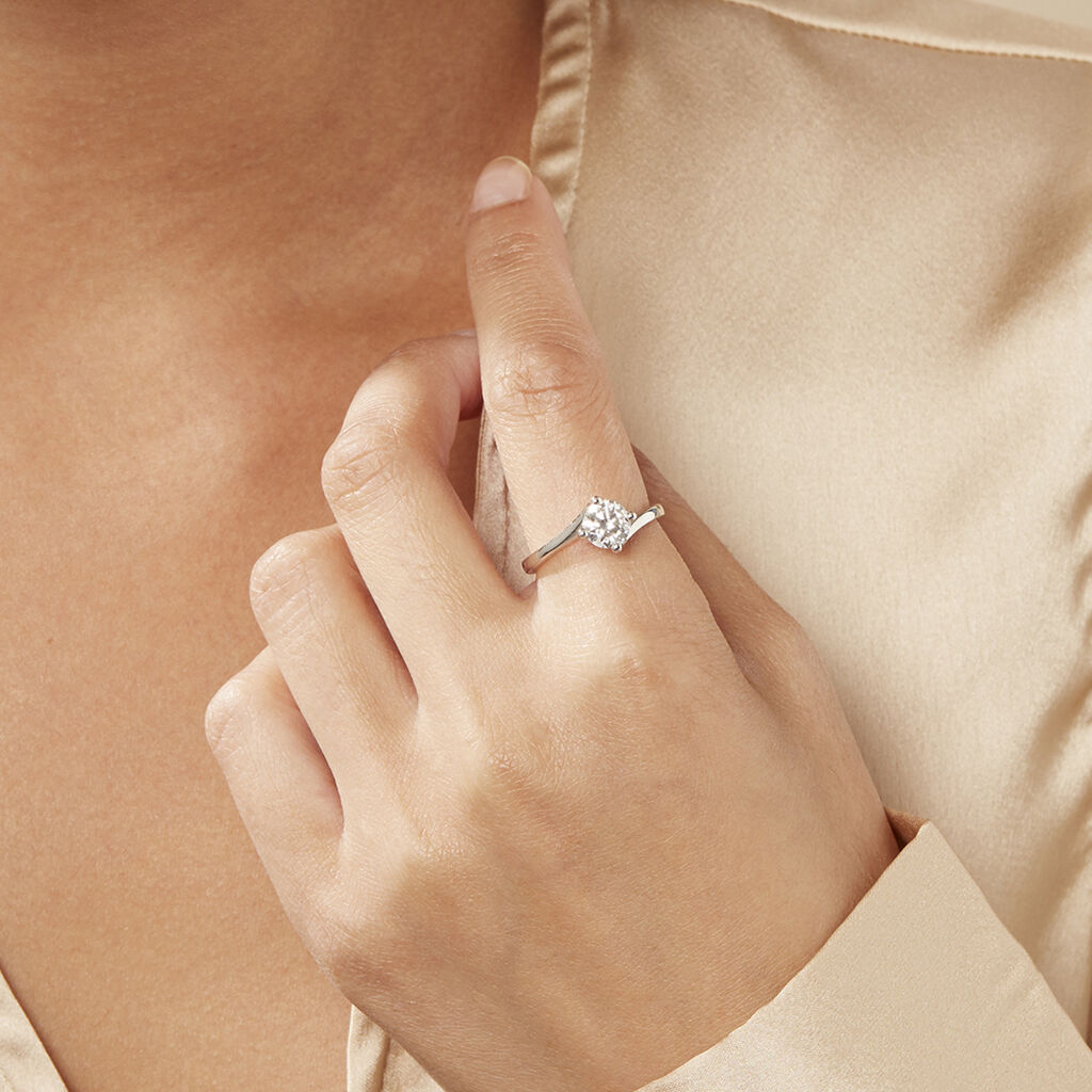 Damen Ring Weißgold 750 synthetischer Diamant 1,02ct Symphonie  - Verlobungsringe Damen | OROVIVO