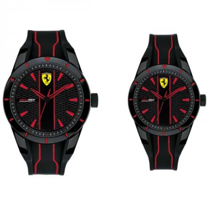 Set RedRev - Due orologi da polso solo tempo con cassa in resina e cinturino in silicone nero con dettagli rossi - Spannringe Herren | OROVIVO